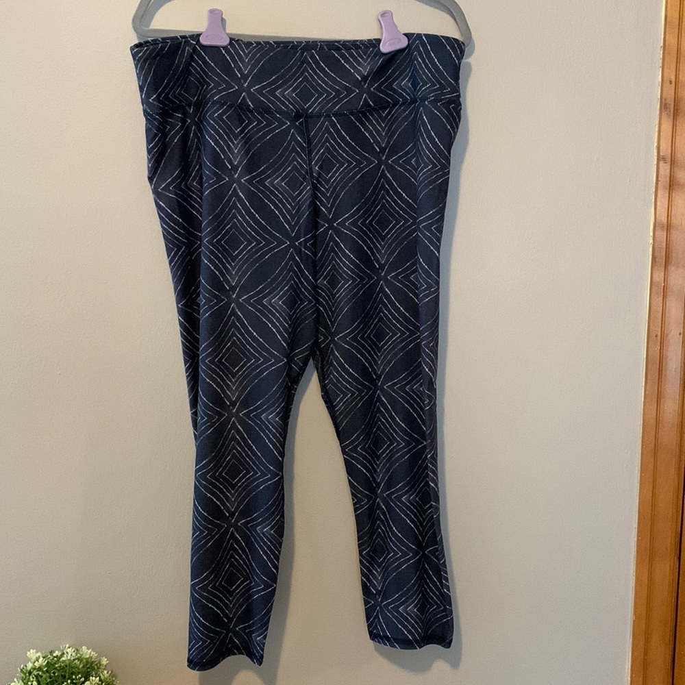 Maurices in Motion 7/8 Leggings Blue